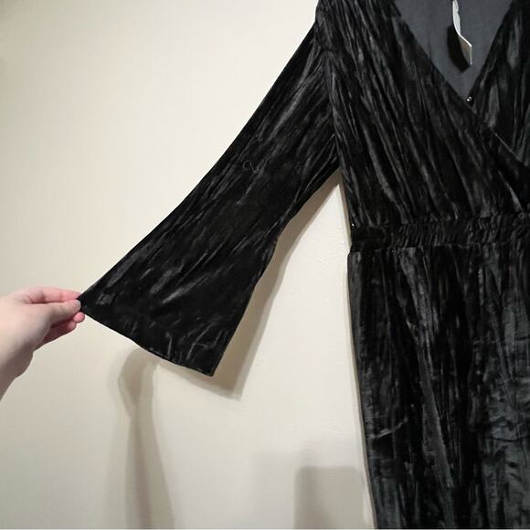 NWT Black Velvet Bell Sleeve Jumpsuit with Pockets - Picture 4 of 8